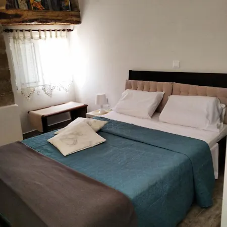 Flora's Traditional House Tatil Evi